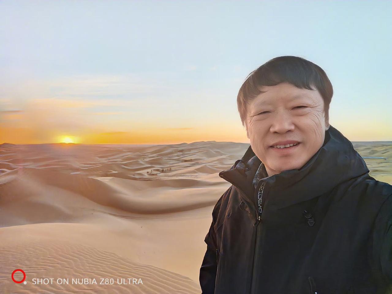 恍惚之间，我分不清这是日出还是日落，是在阴山之南还是阴山之北。
沙漠中的风在诉说