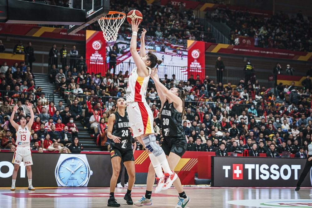 中国女篮翻船，电视台神预判。
大年初一，中国女篮奥运会预选赛在中国西安迎战法国队