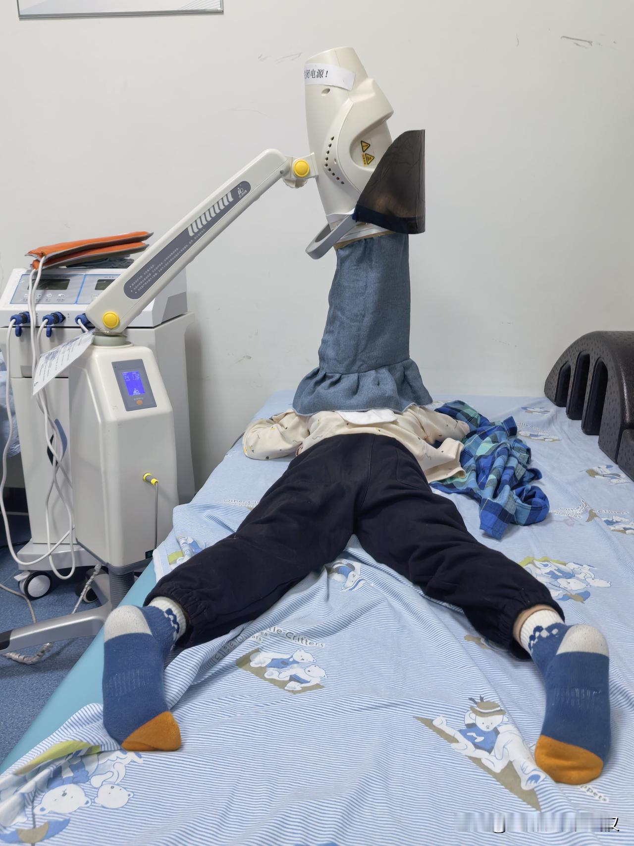 为什么现在的孩子容易受伤骨折？

中午吃完饭，大孙子小柚子说，奶奶，我想下去走走