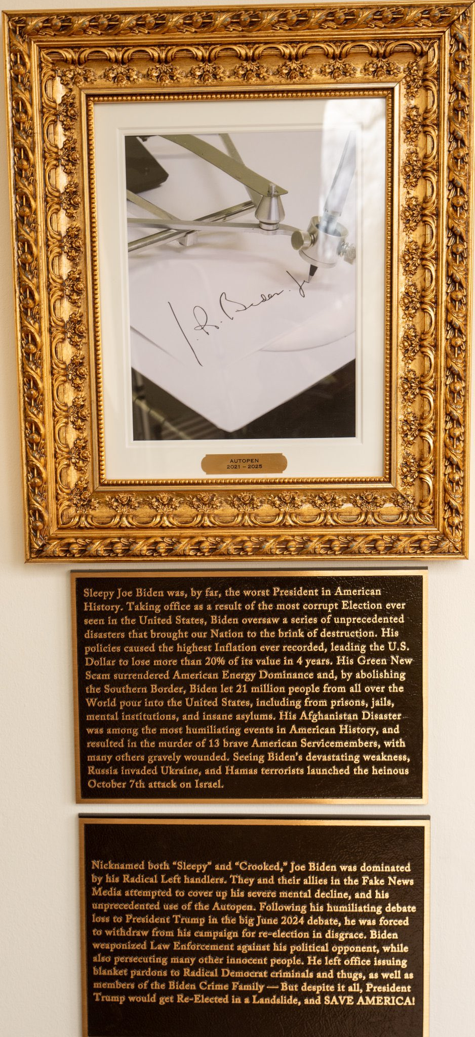 🔻美国媒体报道：白宫已经在玫瑰园旁边的总统名人墙上添加了饱含谩骂与吹捧的介绍文