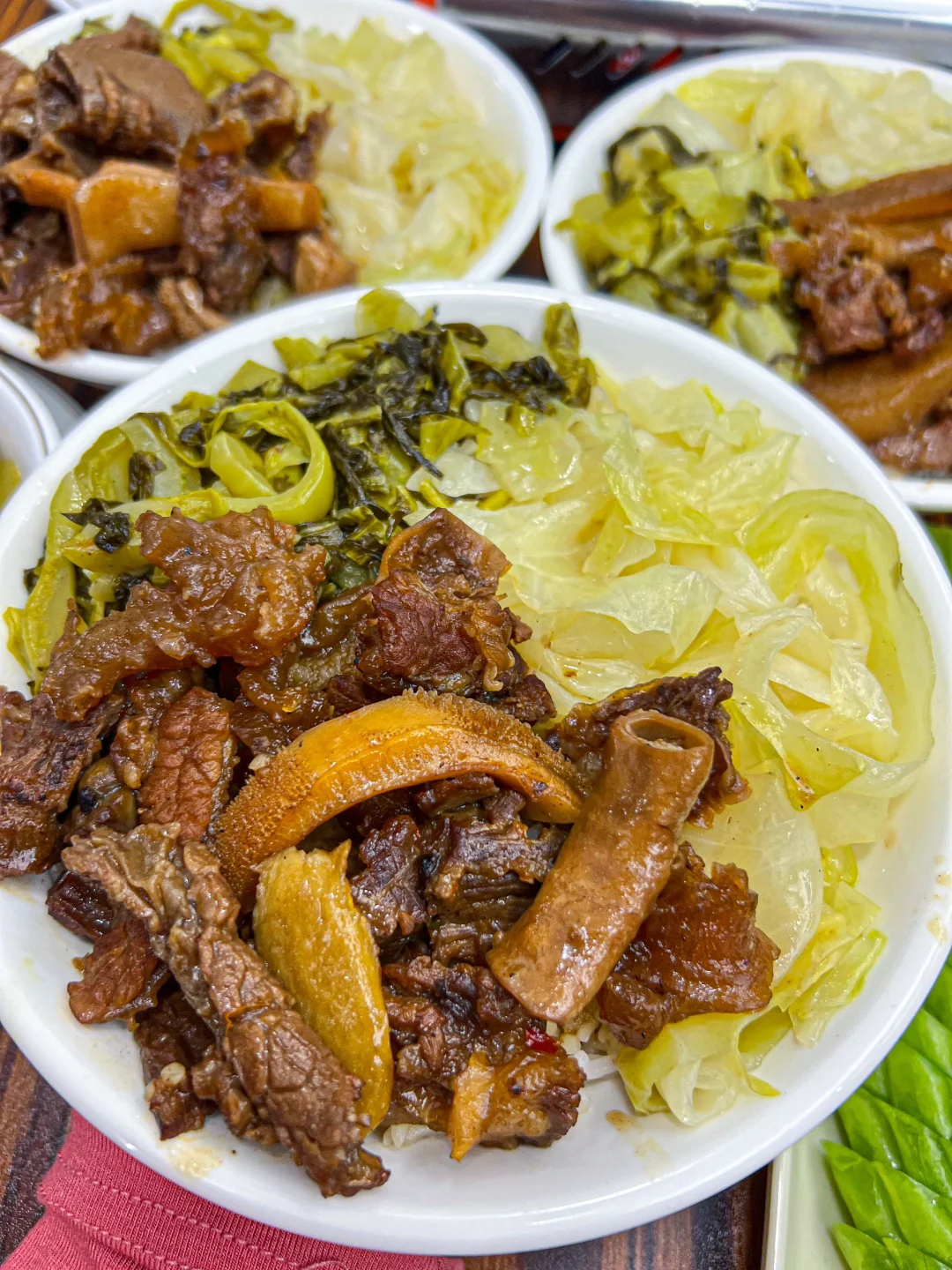 跟着本地人吃，好吃到跺脚的牛肉饭