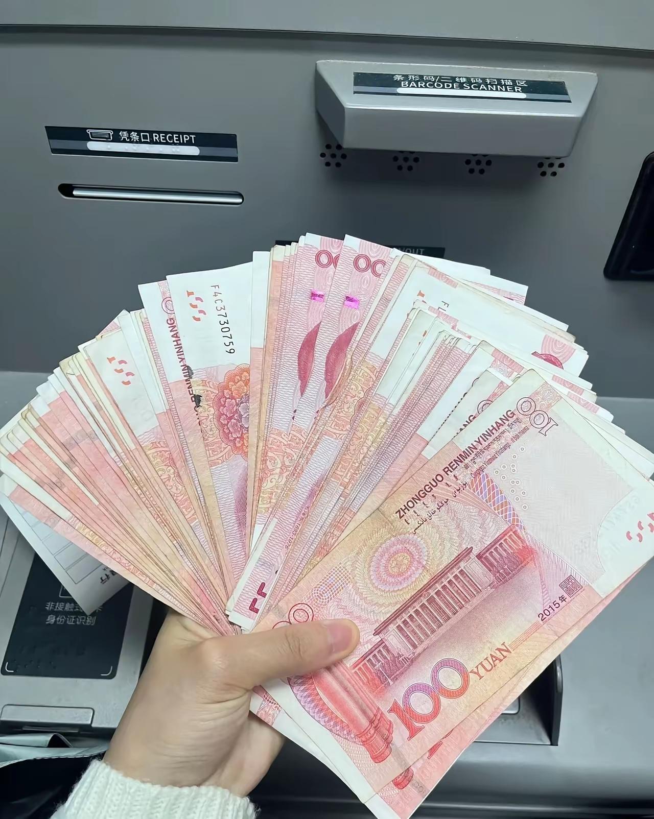 这5条，恰似五块砖，一块块垒筑起墙——
可墙所围住的，并非安全，而是无声的疲惫。