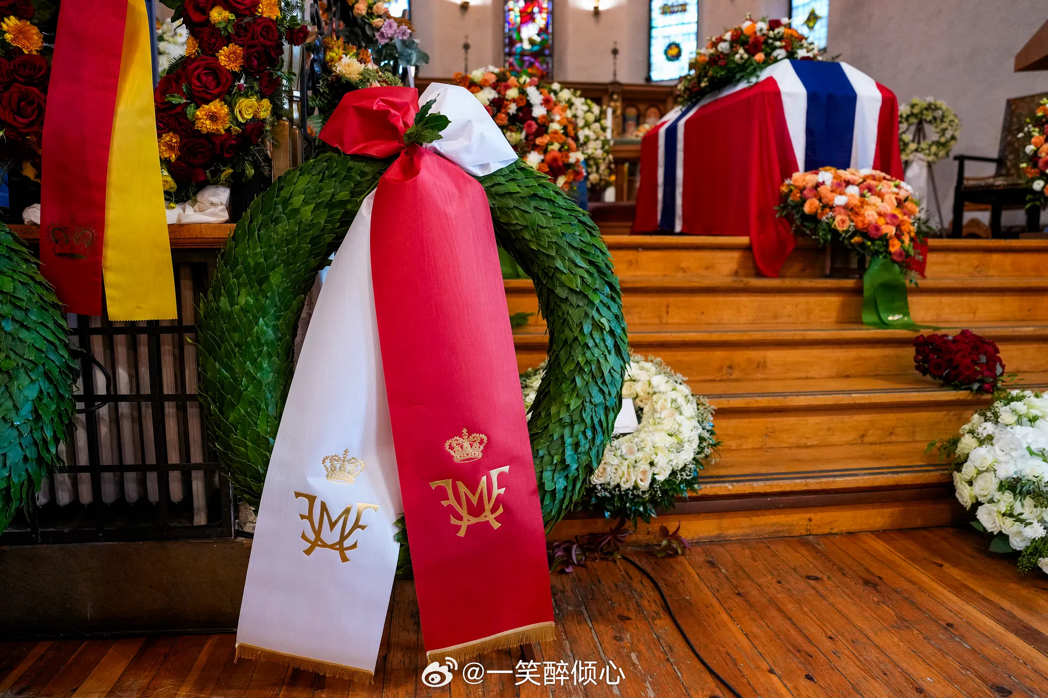 英国王室[超话]  今天是挪威的阿斯特丽德公主的葬礼举行的日子，安妮长公主寄了个