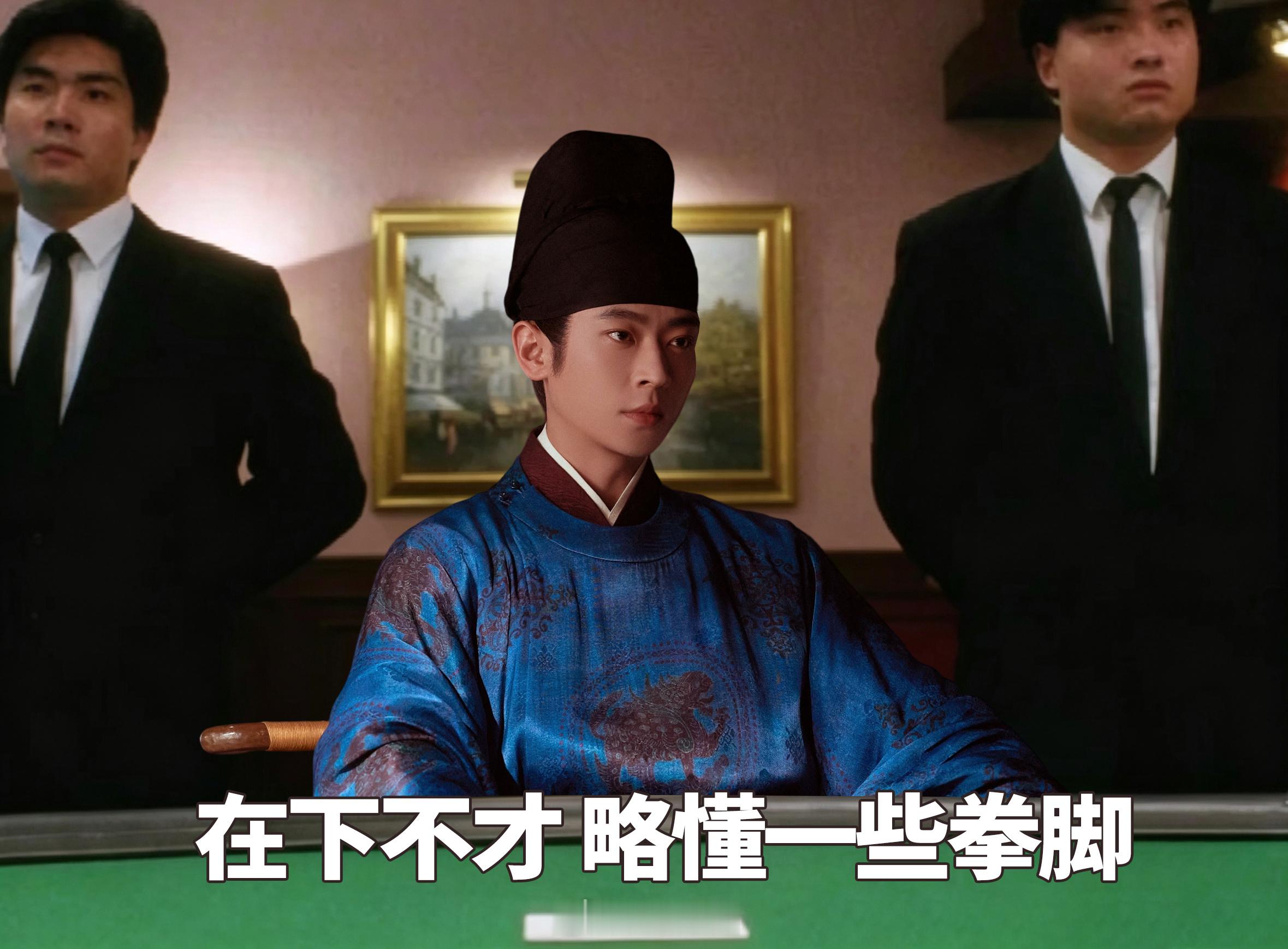 丞磊文臣脸武将身具象化蛰伏时期的墨修尧收敛一身锋芒尽显文弱，痊愈后手持长枪大杀四