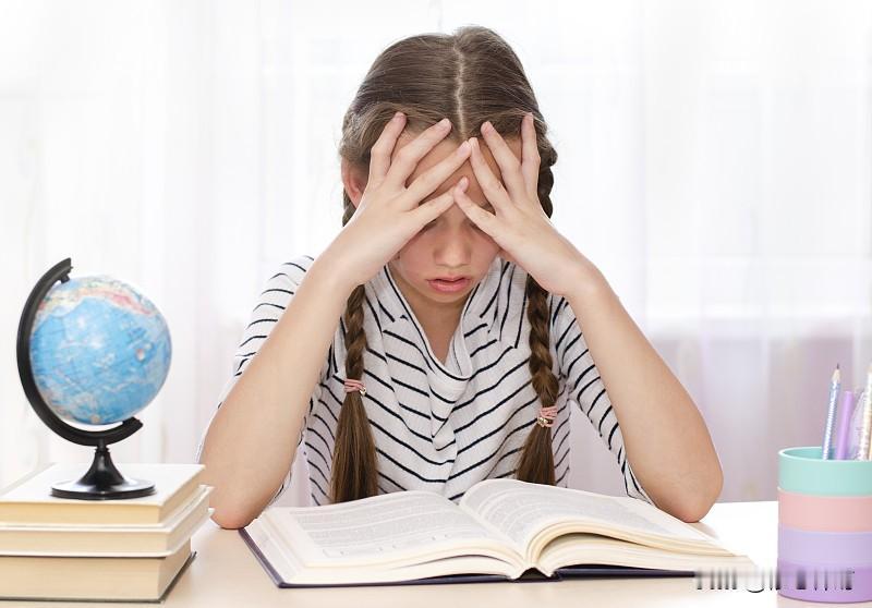 破解学生厌学：家庭教育才是根本
 如今越来越多的孩子提起上学满脸疲惫，面对学习满