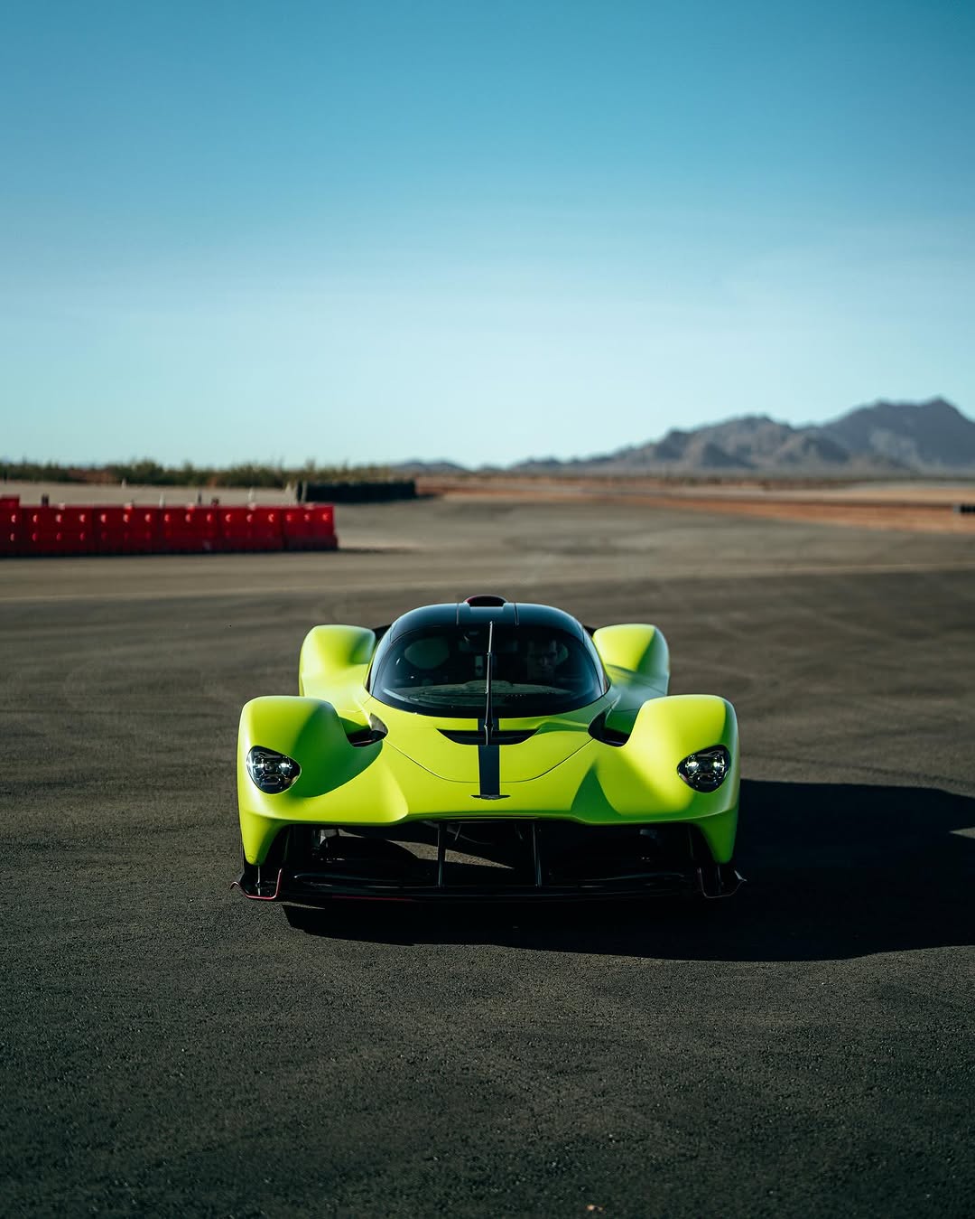 美国|| Aston Martin Valkyrie 最近交付华人玩车...