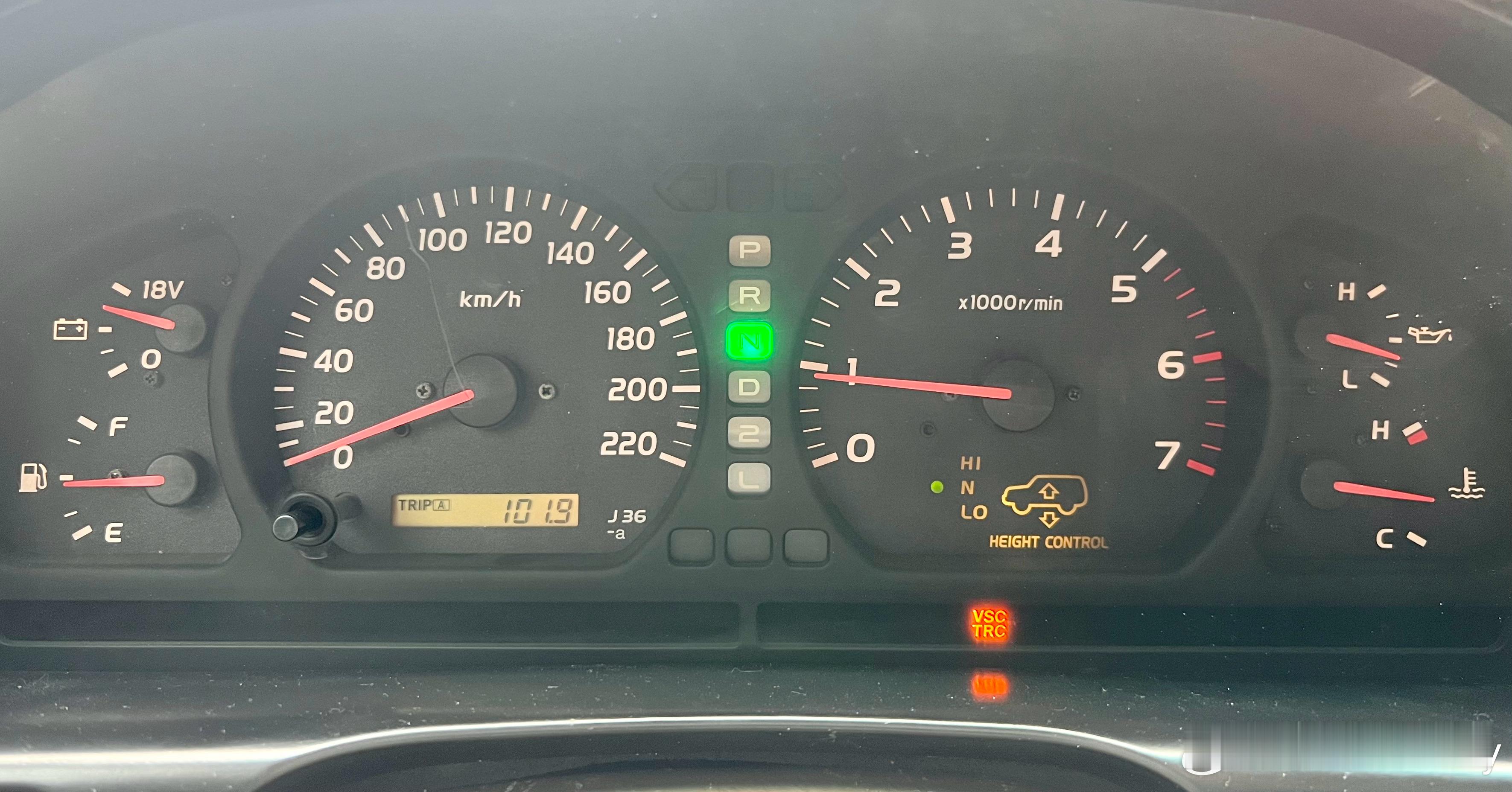 奇了怪了，巡洋舰换了把硅油风扇，VSC和TRC灯就亮了，这种车又读不了电脑，麻烦