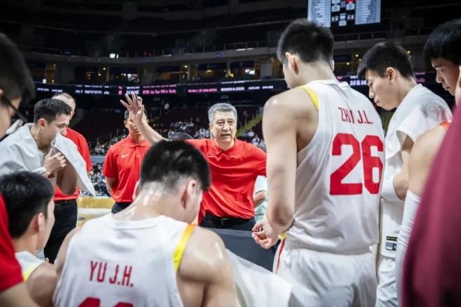 中国男篮100-93逆转中国台北！赵继伟关键三分定乾坤，朱俊龙三分神射救主！
