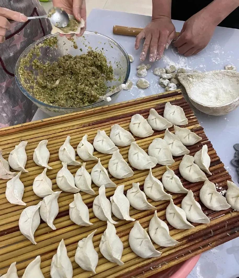 被儿媳妇气死了，今天跟她一起包饺子，因为我女儿要来，她擀皮，我包饺子，我随口说了