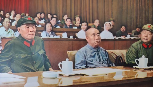 1975年，中央成立了新的军委常委会，共由11人组成，有刘伯承，也有陈锡联。陈锡