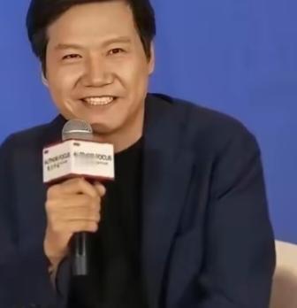 12年了
 雷军终于把这话说出来了 
他说，当年董大姐说话太难听了，给我十亿的赌