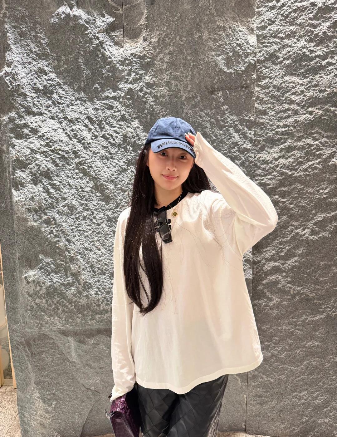 OOTD｜不费力的松弛感穿搭
近一个月的放纵餐，吃得很满足
笑鱼还蛮好吃的，推荐