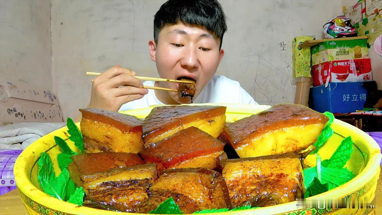 #上联:一碗东坡肉，请对下联#
#下联：三杯杜康酒。#
#横批：此刻尽欢[福]#