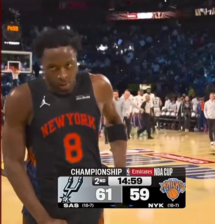 上半场，尼克斯59-61马刺。OG太强了，10中8，三分5中3，得到20分3助攻