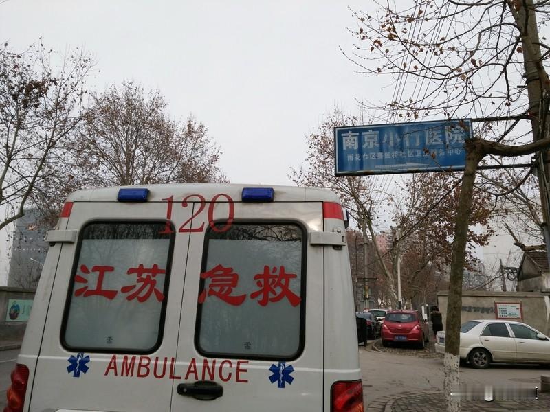 为什么执业医师资格证的通过率低?执业医师资格证通过率低，主要有三方面原因：
一是