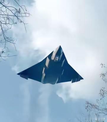 我国新一代远程战略轰炸机要亮相了？10 月 8 日，我国航空工业一飞院召开了一场