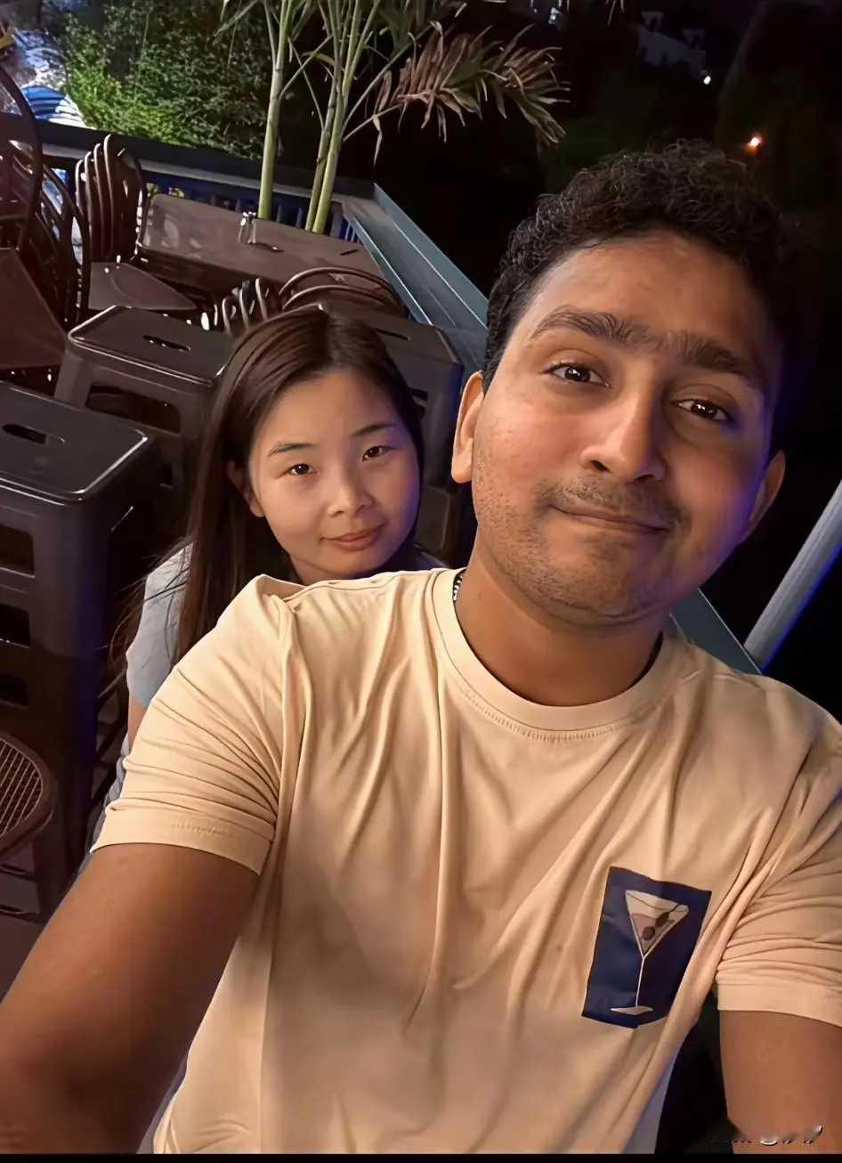 嫁给印度人的女孩开心坏了，
这次终于到达印度婆家了