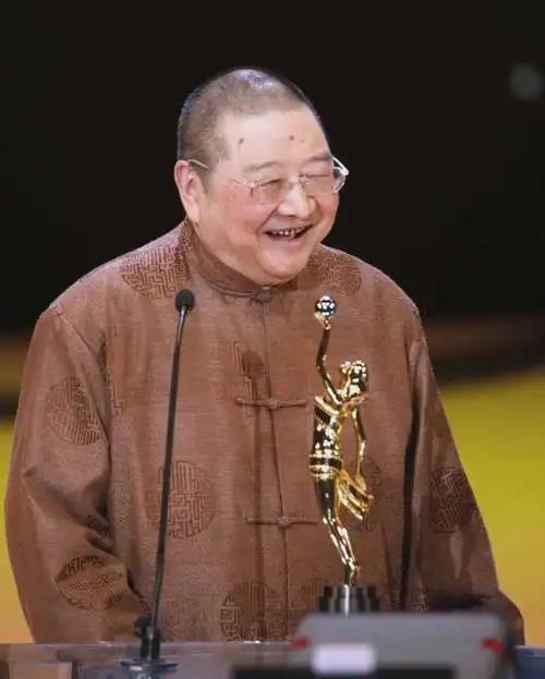 一段引人注意的话：未来几年，保命最重要。3-5年之内，人类面临大洗牌，你要做的就