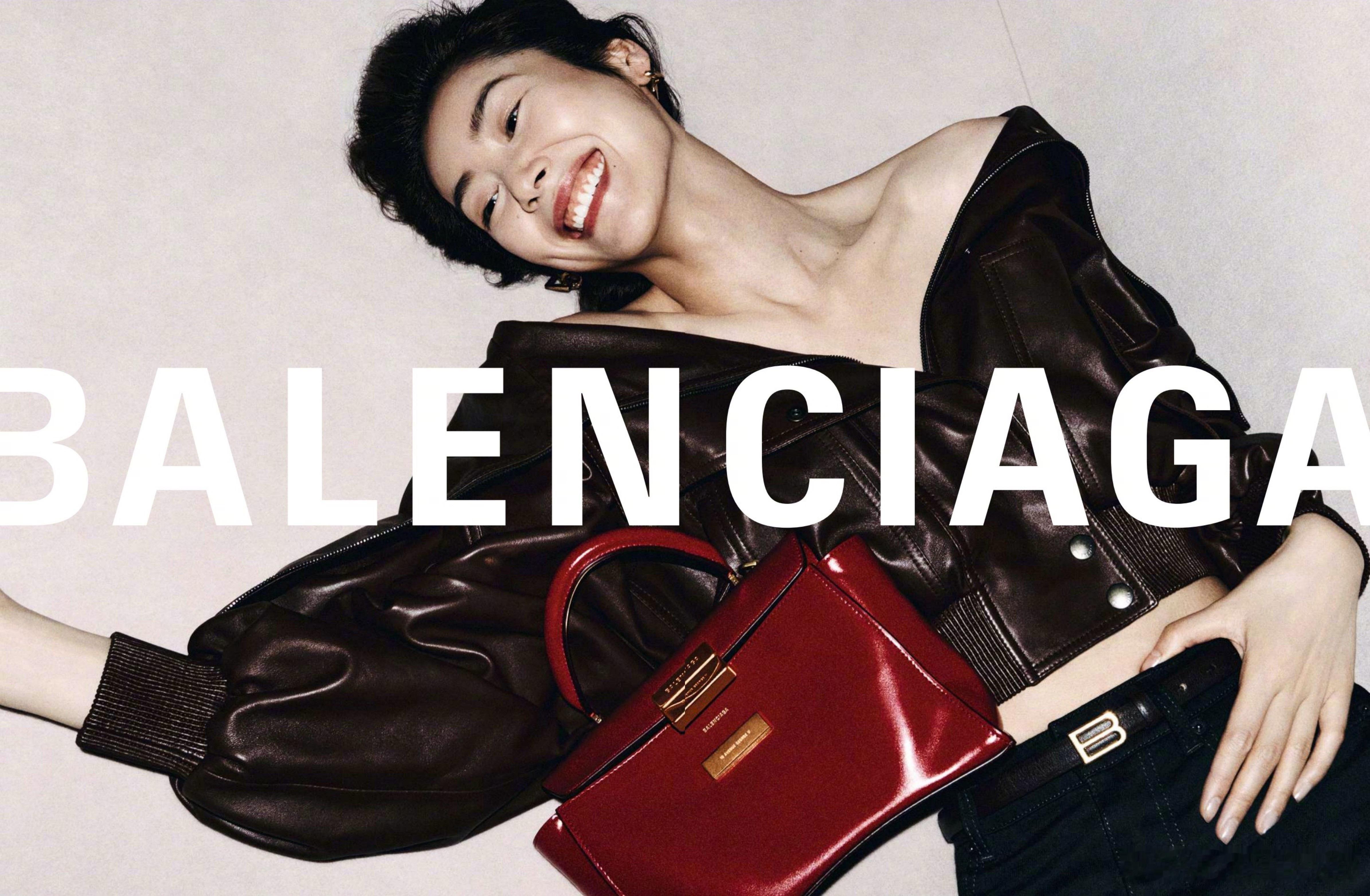 刘雯 × BALENCIAGA 冬季 26 系列广告大片📷：Robin Gal