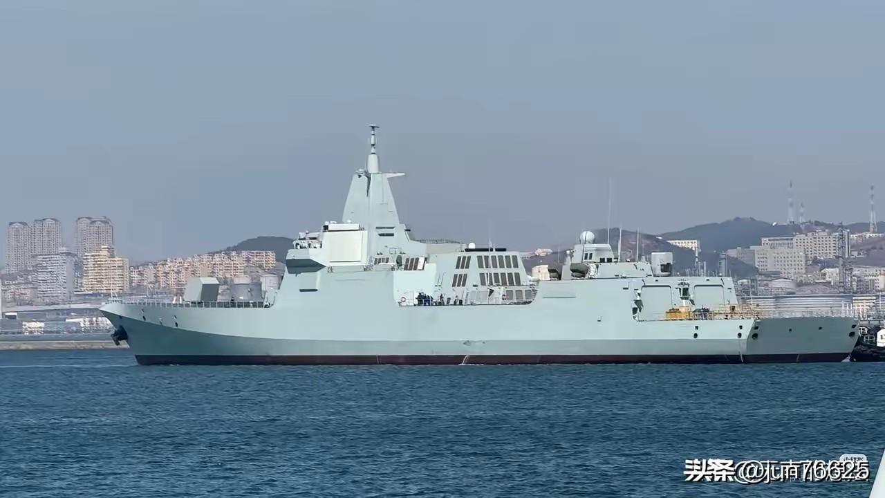新批次055万吨大驱海试，哈尔滨舰退役在即？
109号和110号万吨大驱服役的好
