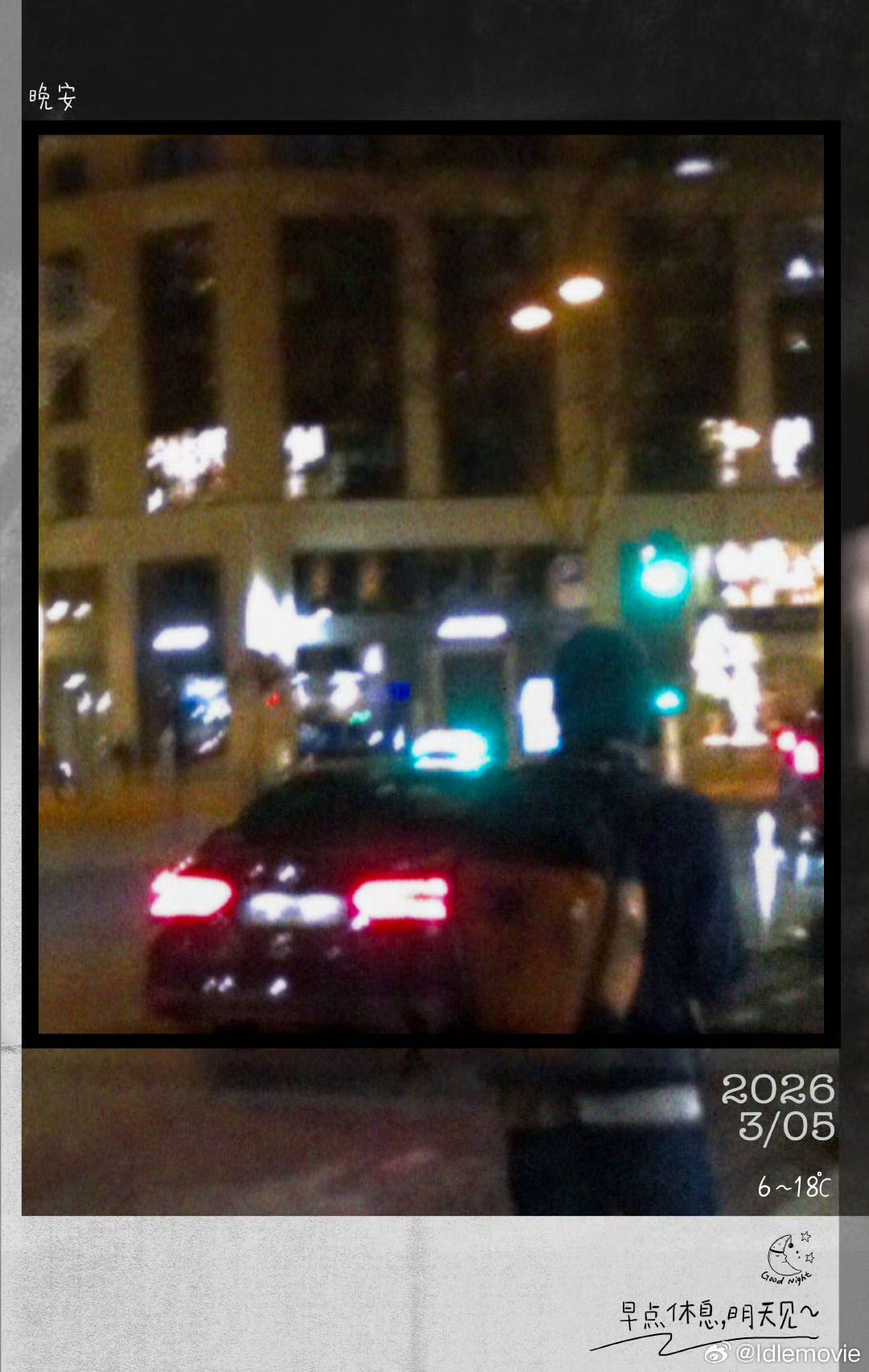 王一博巴黎随拍记录五张随拍，电影氛围感，仿佛看了一部文艺片，那种视听质感，第一感