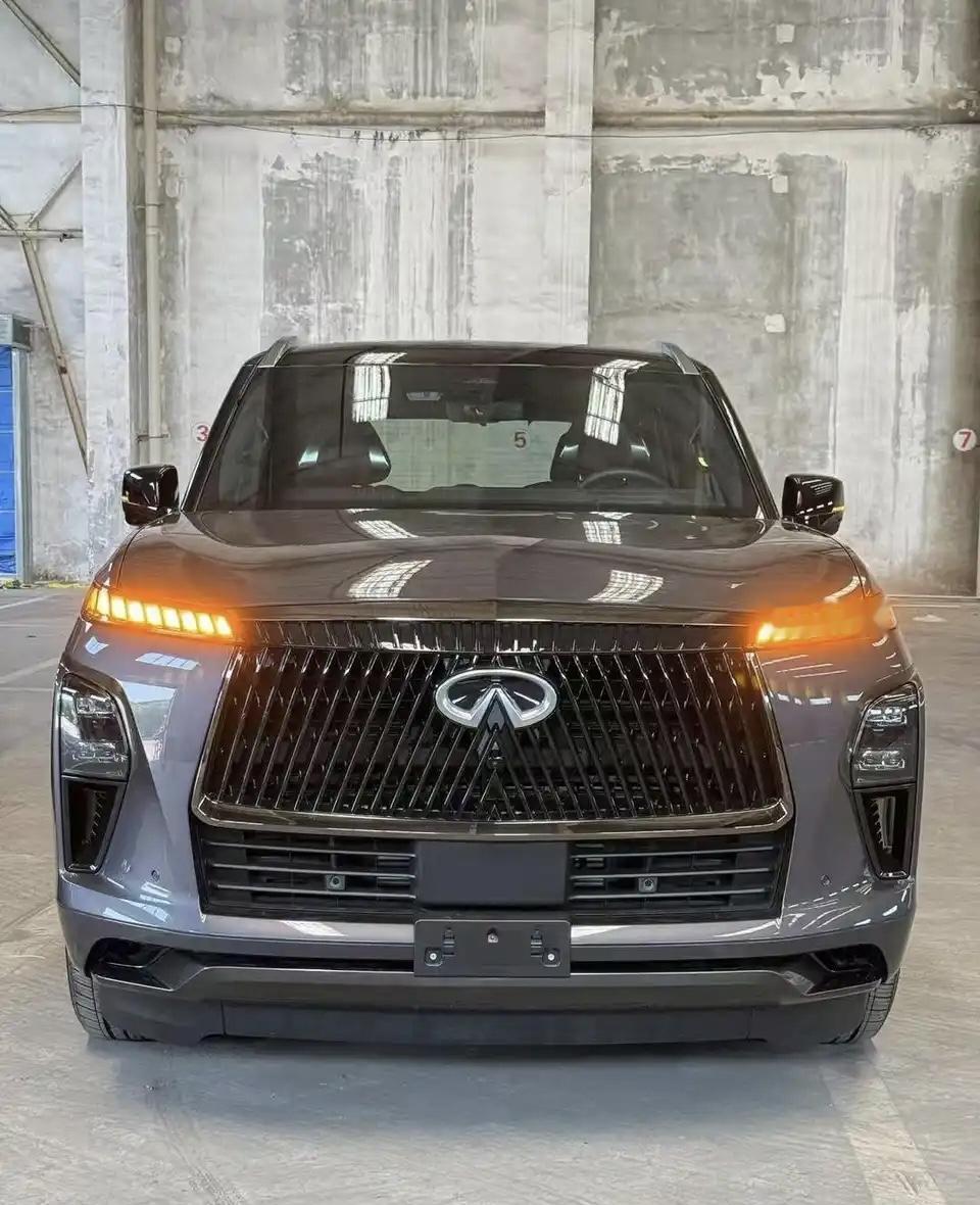 英菲尼迪QX80，长的有点像灭霸
车长5365mm，车宽2030mm，车高194
