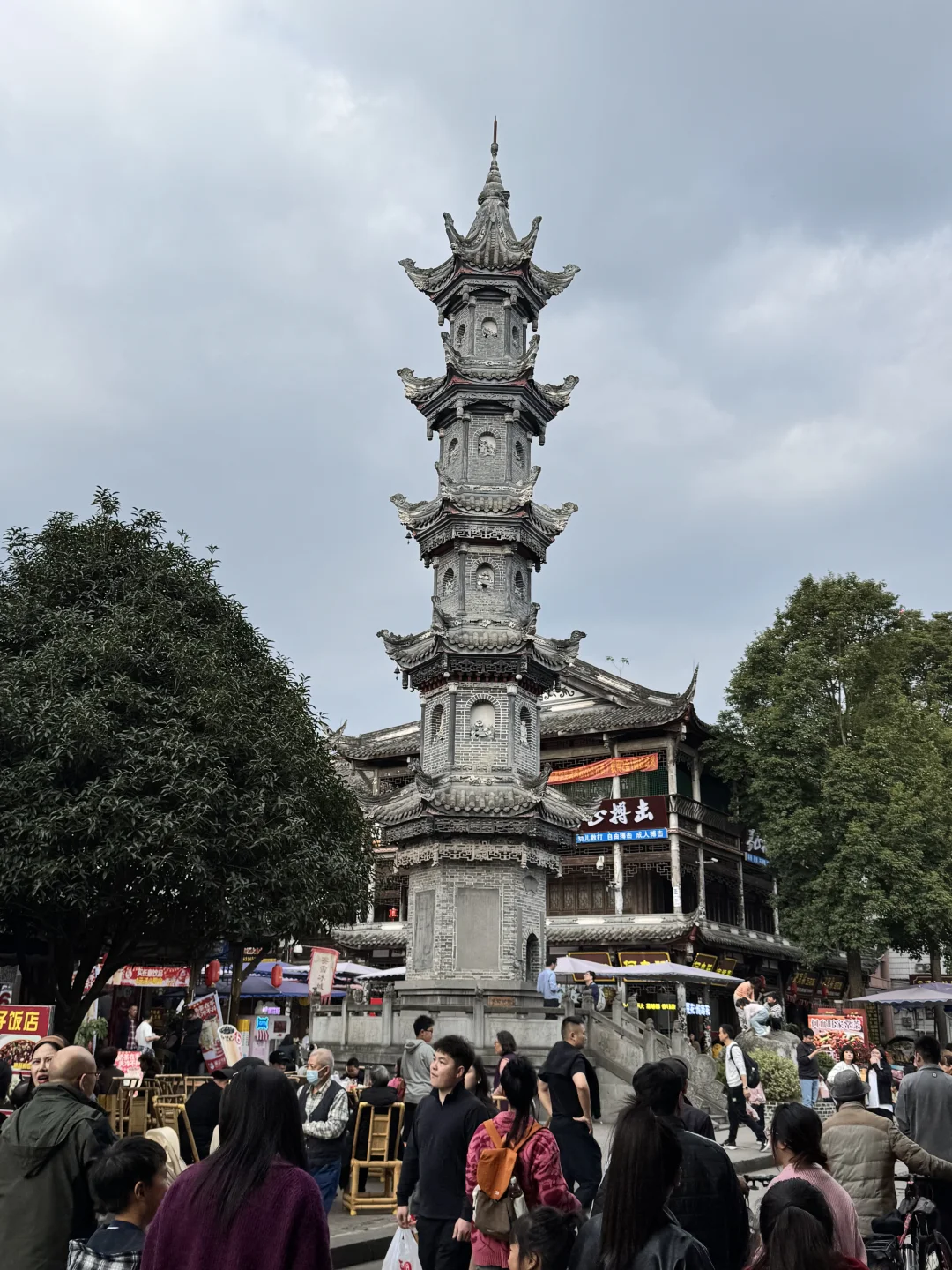 四川古镇上的这些塔可不是普通的塔，是字库