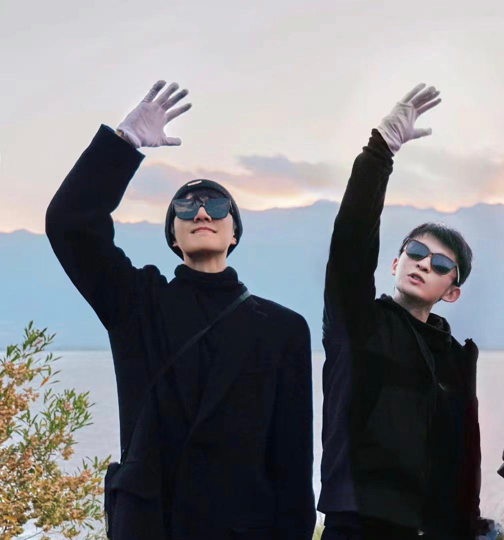 #董子健刘昊然合体亮相东京电影节#突然有一种今夕是何年的感觉！谁懂董子健和刘昊然