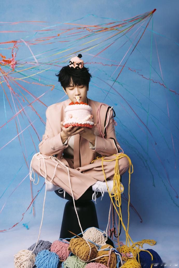 敖子逸23岁生日写真 敖子逸晒出23岁生日写真，《明日乐园》《师兄太稳健》送祝福