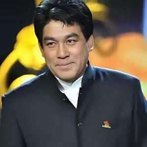 朱时茂给陈佩斯转了100万，就附了一句话："钱不多，能帮衬点是点。"没有打电话，