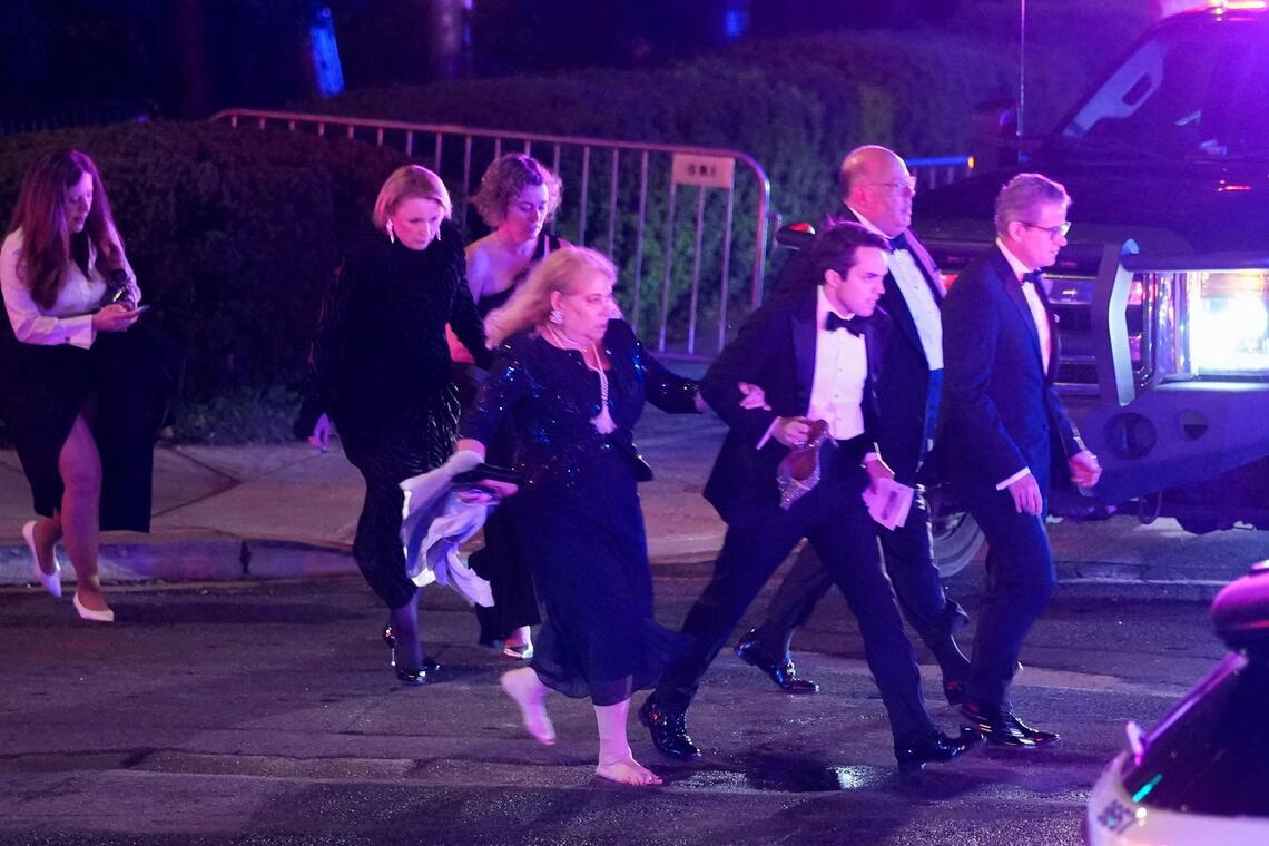 白宫记者协会晚宴发生安全事件，现场传出巨响，美国总统特朗普随后被特勤局特工带离现