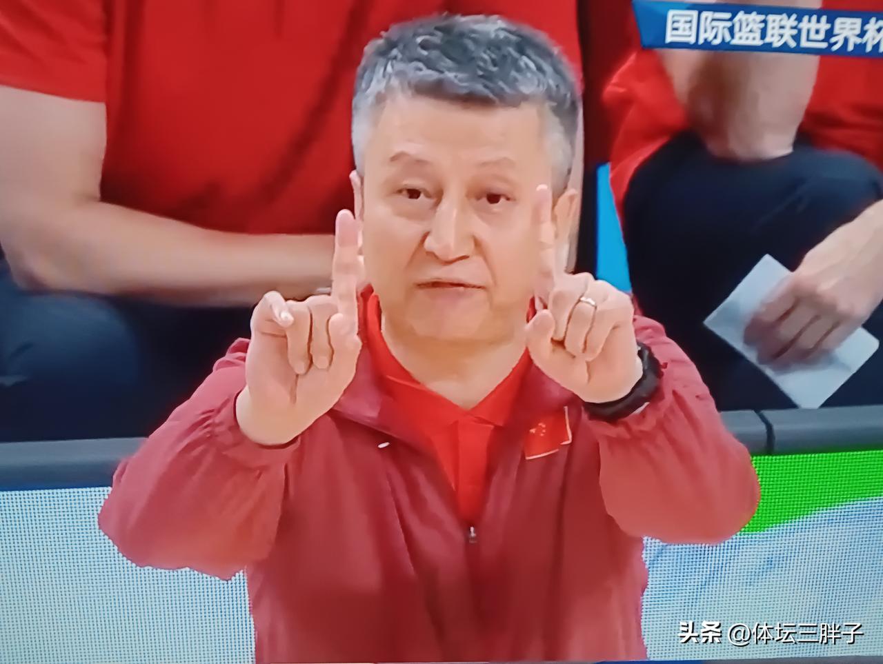 今晚上咱们要垮了吗？谁也不会想到，中国男篮第一节前五分钟仅仅得到5分，上半场结束