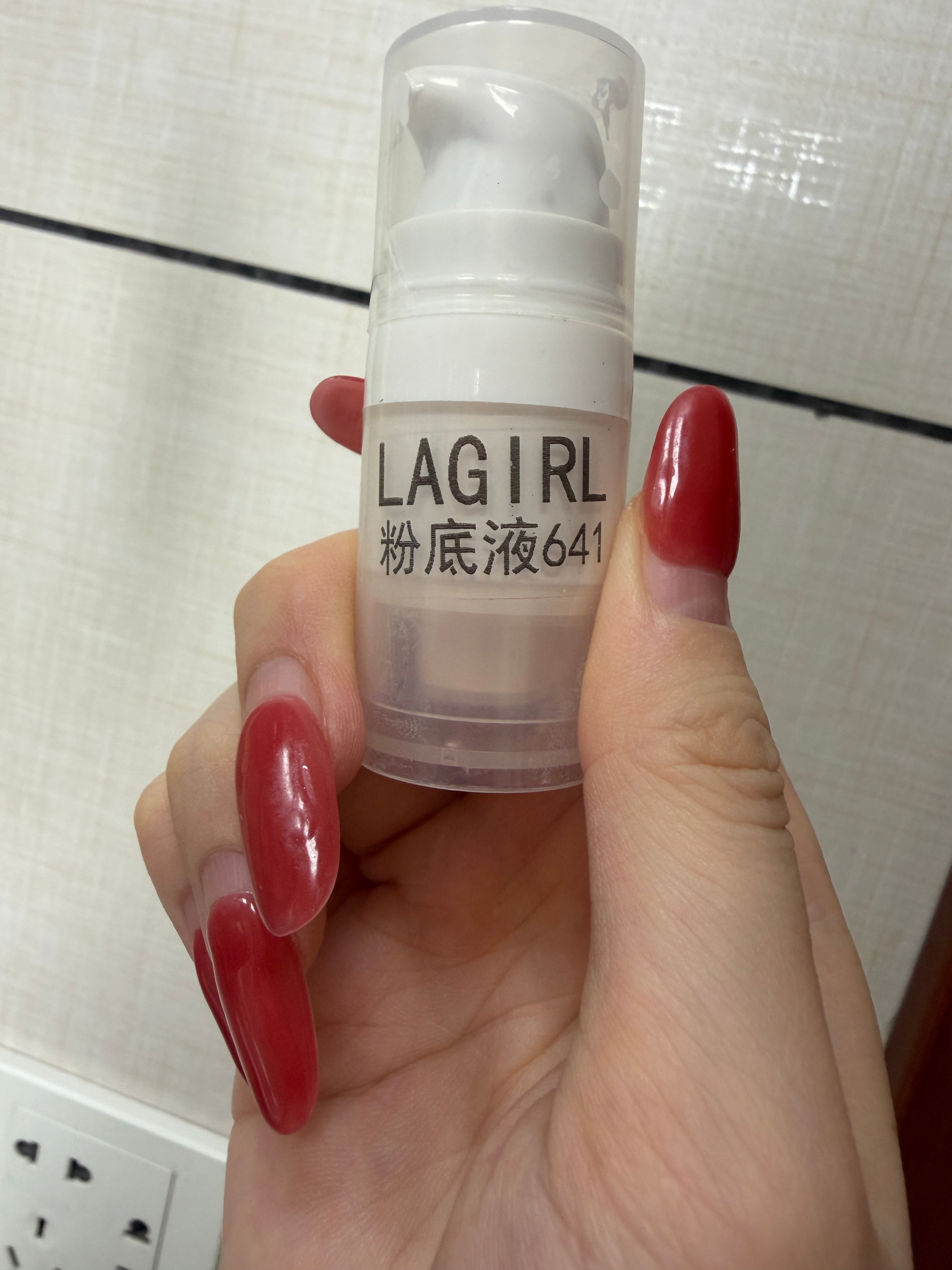 杭州那个化妆师推荐给我的粉底液增白剂，她说我是她画了这么多年的妆唯一一个用这么大