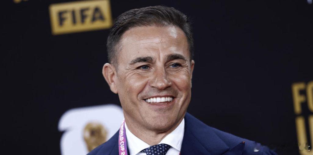 近日，意大利传奇后卫卡纳瓦罗参加了一场媒体日的活动，在此期间他畅谈一切，包括带领