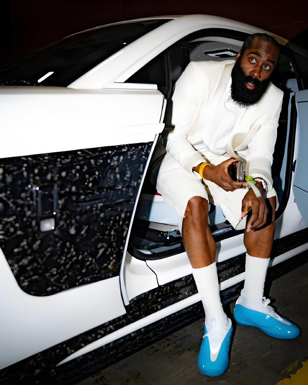 谈到场外的哈登慷慨到什么程度，前NBA球员贝弗利忍不住曝料：
1、“哈登是我一生