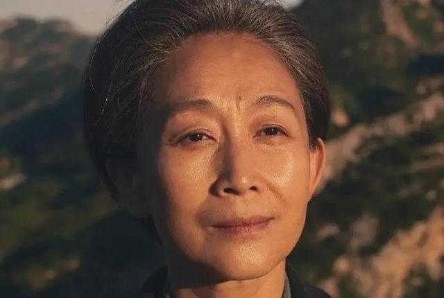 1971年，清华大学叶文洁背叛人类，擅自向太空中发射电波，8年后竟收到神秘回复：