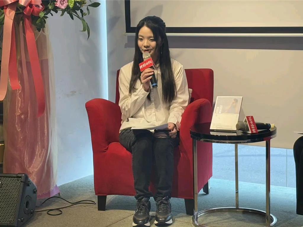 应晓薇女儿要选议员，有多少胜算？

 5月8日，23岁的应佳妤在新书发表会上，正