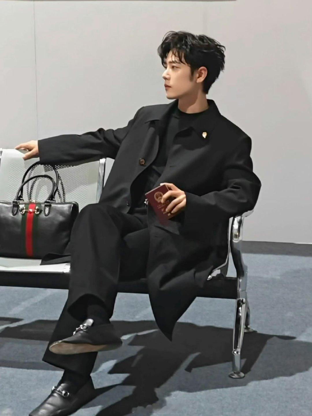 肖战完全是净身高肖战平底鞋谁懂，肖战完全是净身高！好高啊 