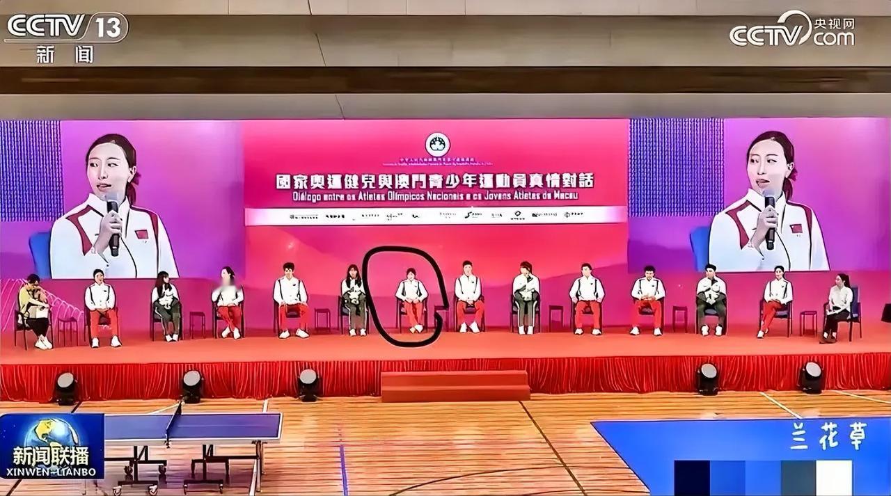 全红婵的C位妥妥的，看《新闻联播》这规格，多少人一辈子都遇不上。
小小身板大大能