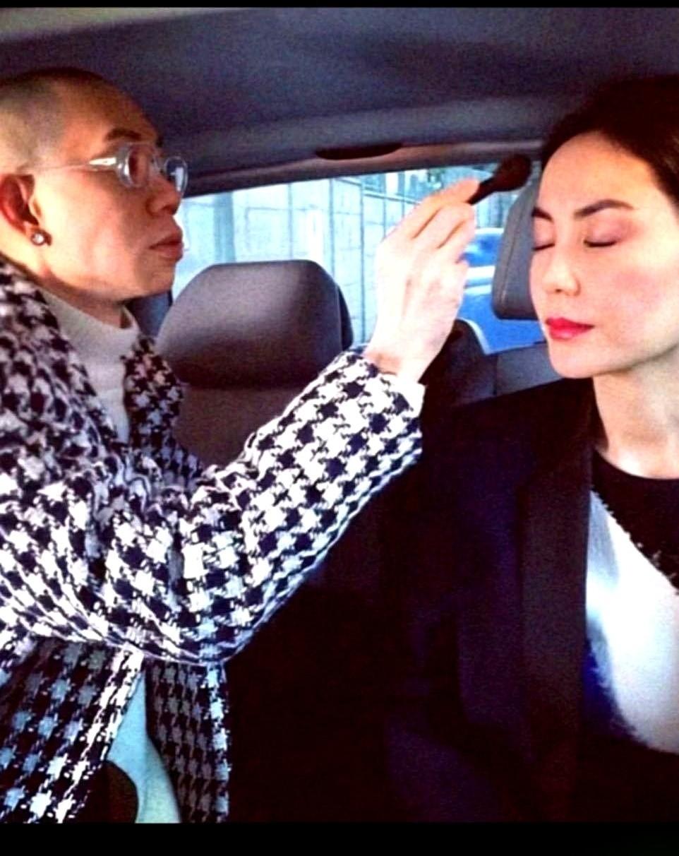 三十多年，就琢磨一张脸。
这事儿放你我身上，敢想吗？
咱们一份工作能干三年都算老