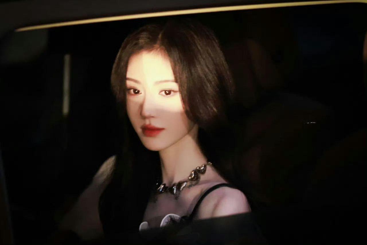 鞠婧祎原谅现偶了女神就应该多拍一点现代剧，造福观众 