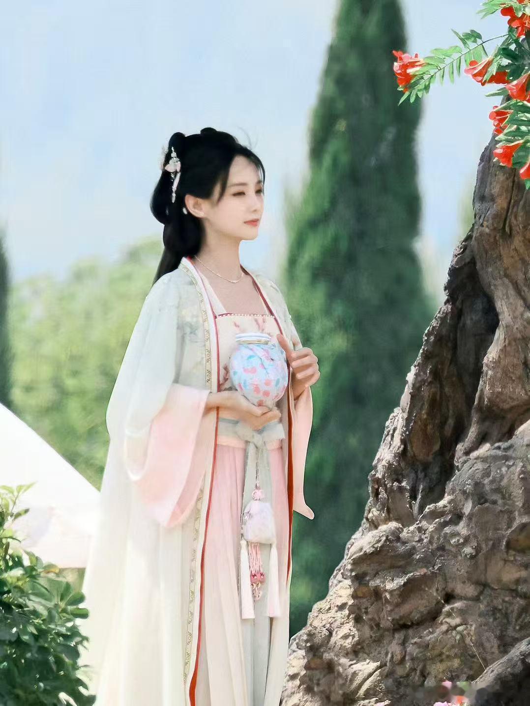 李一桐回应真拉假拉李一桐回应真拉了 李一桐回应真拉了那段话确实很拉好感，不掩饰自