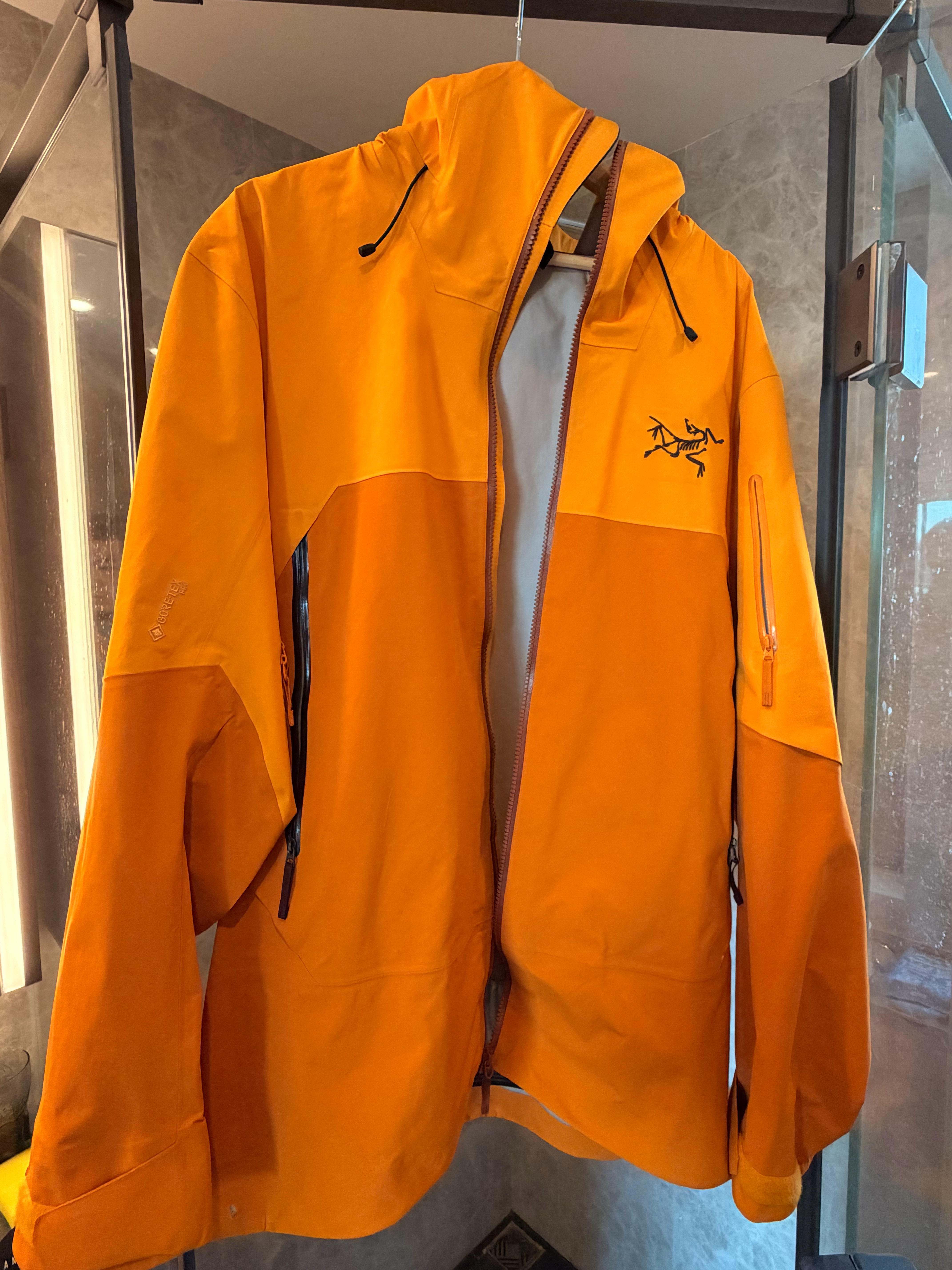 把雪服洗一洗修复一下防水涂层结果发现了图3，天崩了