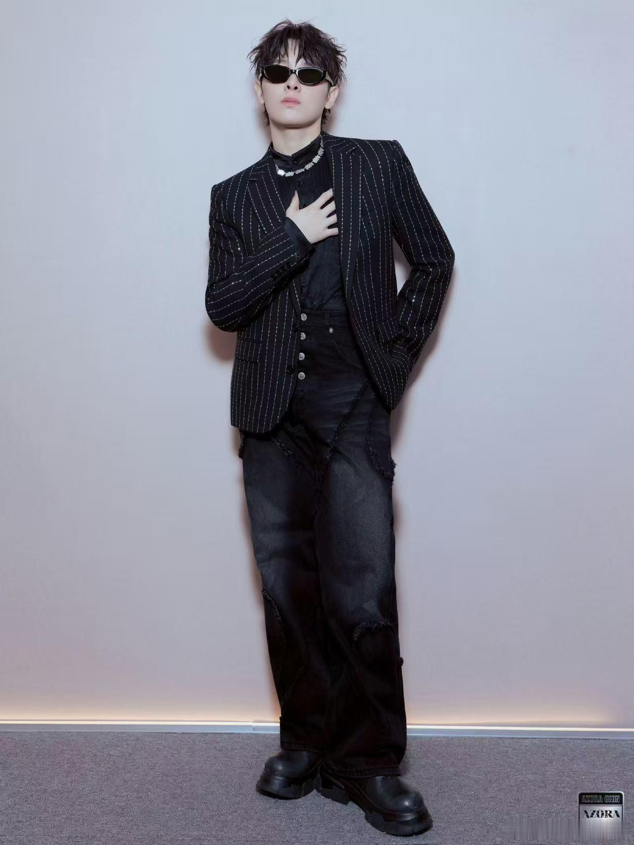 尤长靖风格大变 尤长靖工作室晒出今晚《歌手2026》造型，彻底打破大众固有抒情歌