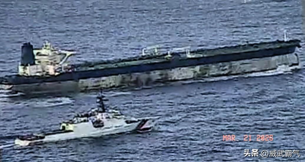 地中海海域突然有一个大消息，昨天法国海军没留半点情面，直接在海上拦下一艘正在航行