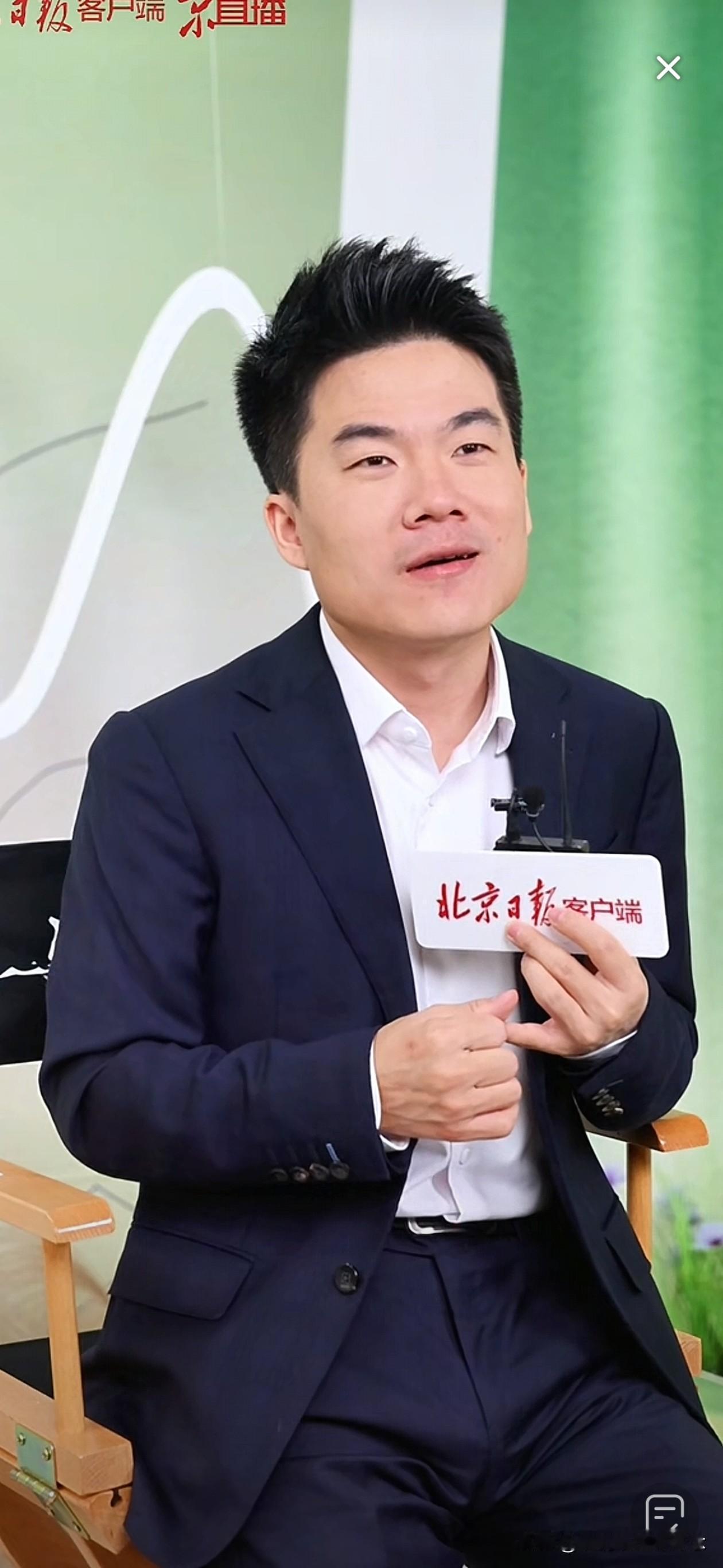 北京日报今天播放了董宇辉的采访，
只有半个小时，
却把最近大家关心的问题都问到了