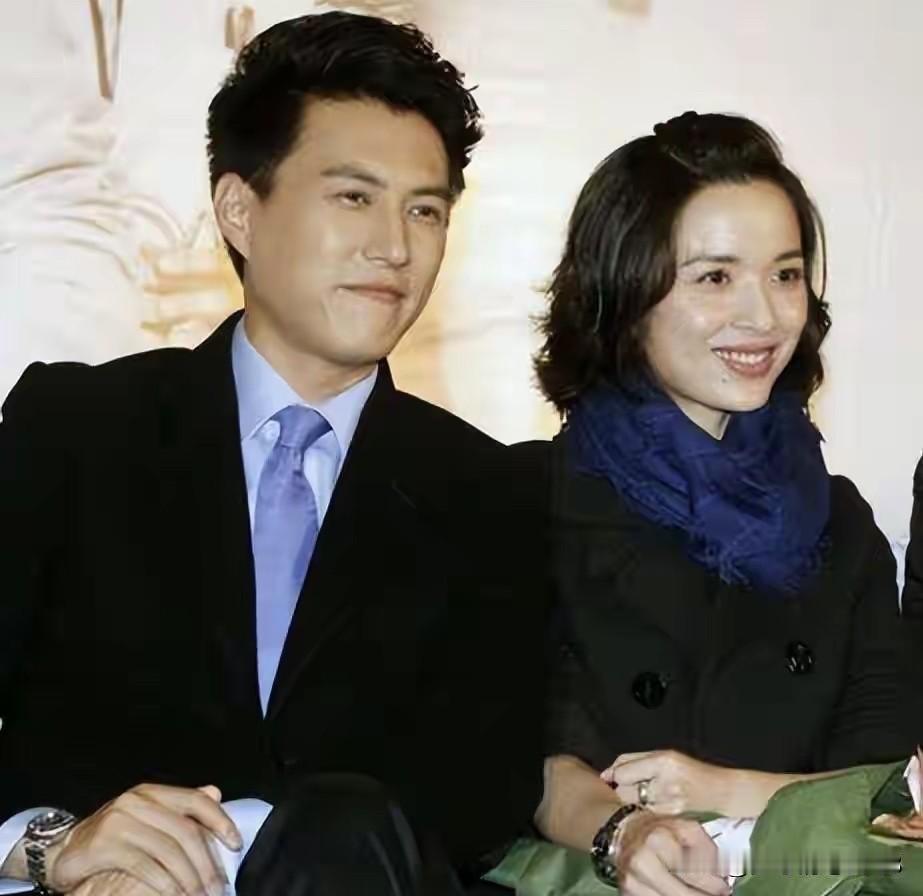 这是最不会离婚的一对明星夫妻，作为影视演员，李佳她的颜值超越了当红小花，颜值一点