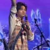 武艺寻游个人巡演北京场  武艺的巡演北京场，是一次心灵的洗礼。他的歌声如同冬日的