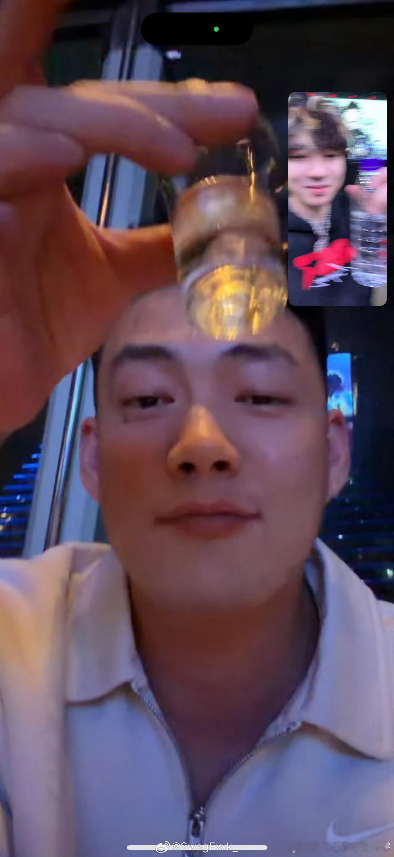 TopBarry晒出和王嘉尔合影！和贝贝视频喝酒！Topbarry ​​​