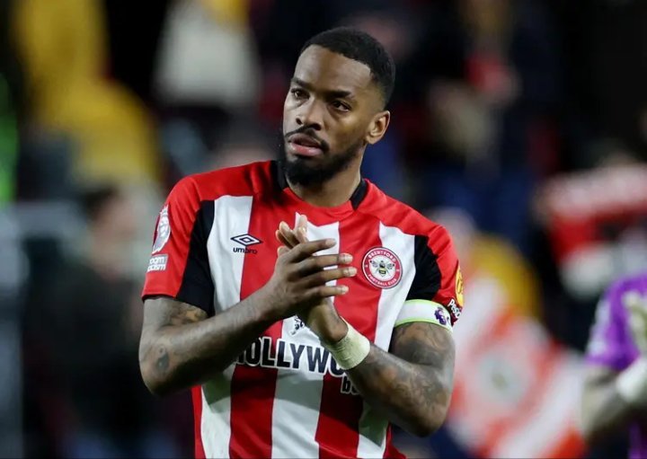 据《独立报》报道，曼联和切尔西将尝试用租借的方式签下伊万-托尼。据悉，布伦特福德